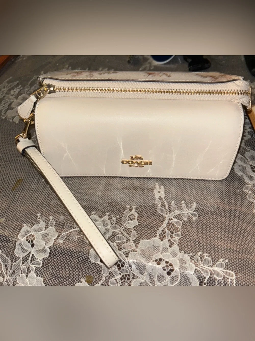 Coach Noa Pop-Up wristlet purse Chalk White Pebbled Leather Floral